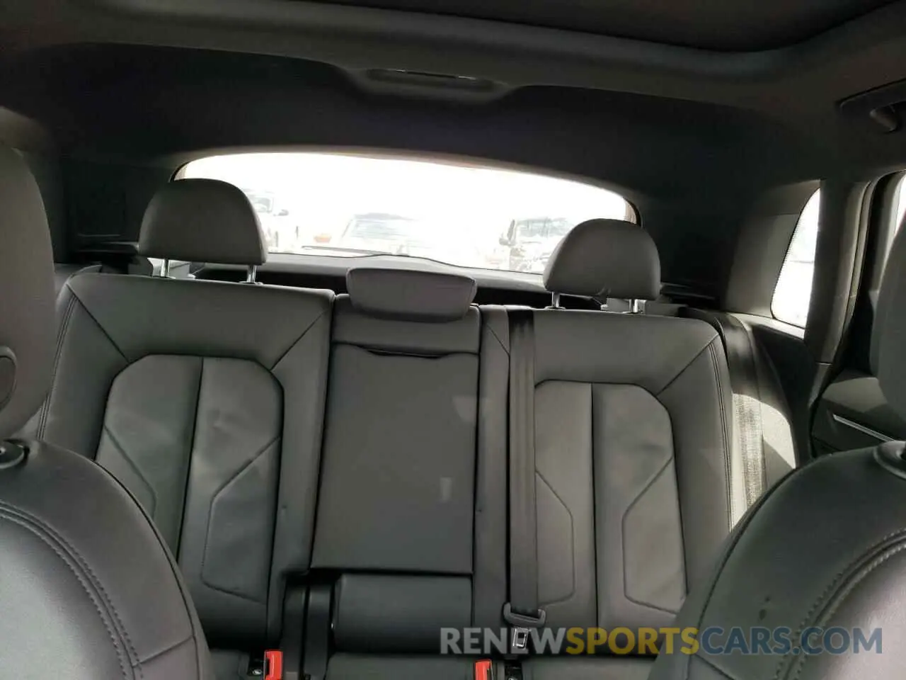 10 Фотография поврежденного автомобиля WA1EECF39K1088046 AUDI Q3 2019