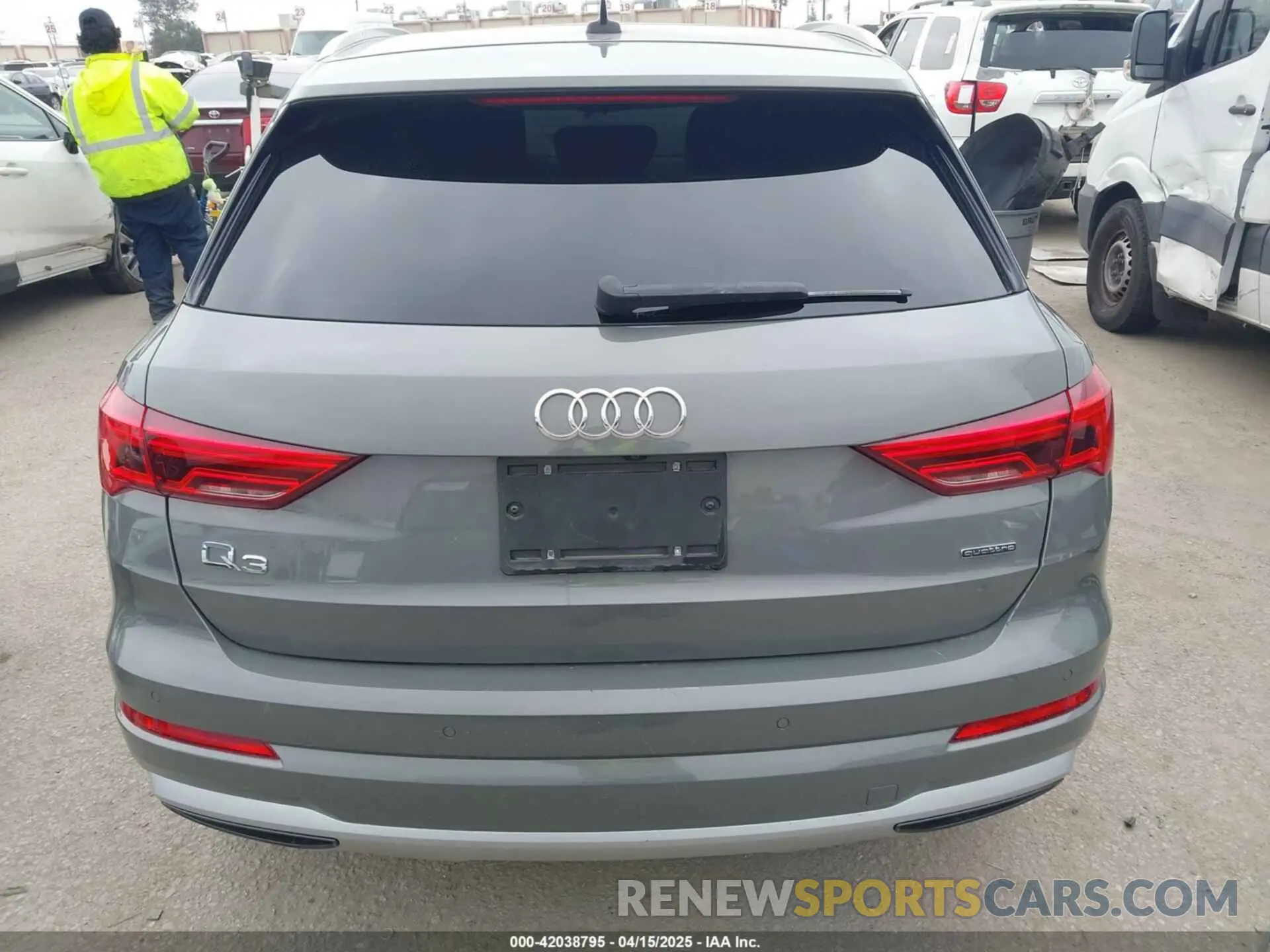 17 Photograph of a damaged car WA1AECF32L1061271 AUDI Q3 2020