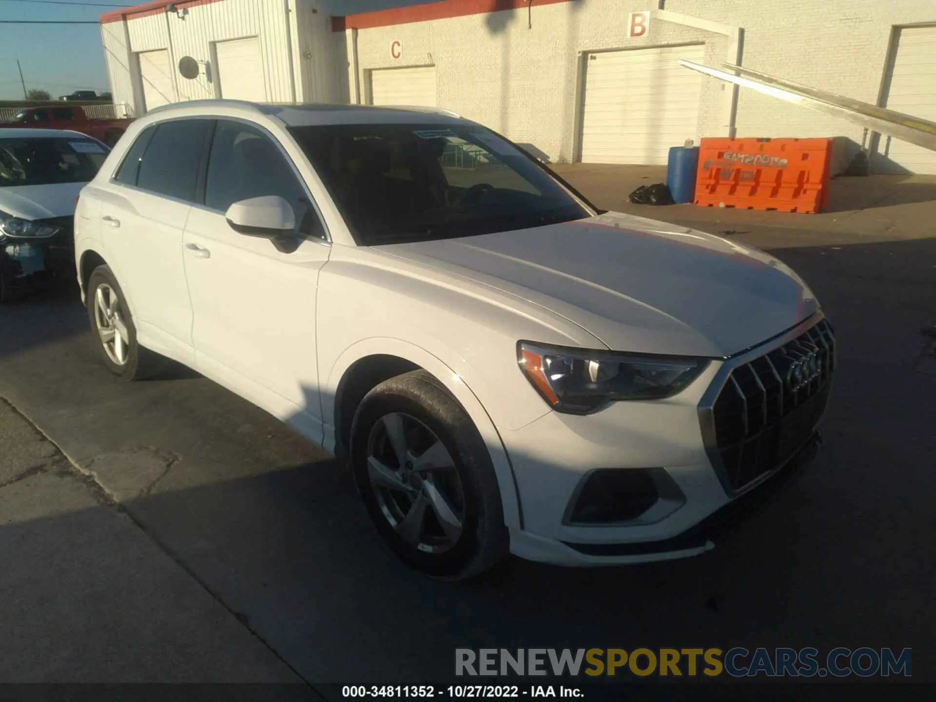 1 Photograph of a damaged car WA1AECF33L1037917 AUDI Q3 2020