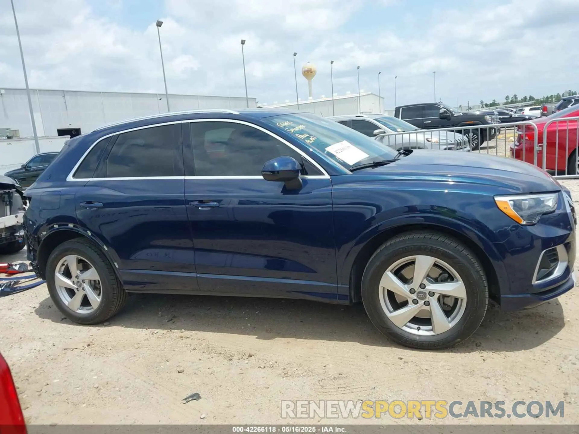 14 Photograph of a damaged car WA1AECF34L1104864 AUDI Q3 2020