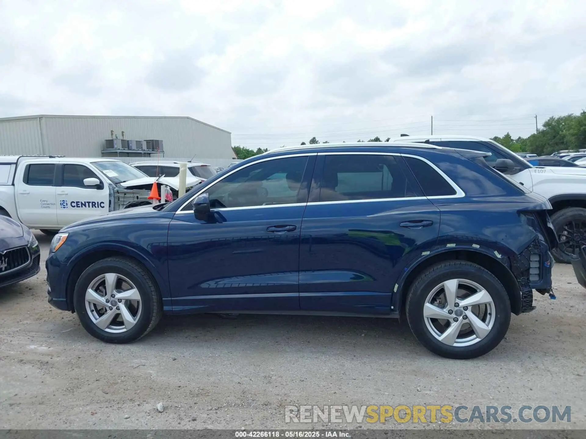 15 Photograph of a damaged car WA1AECF34L1104864 AUDI Q3 2020