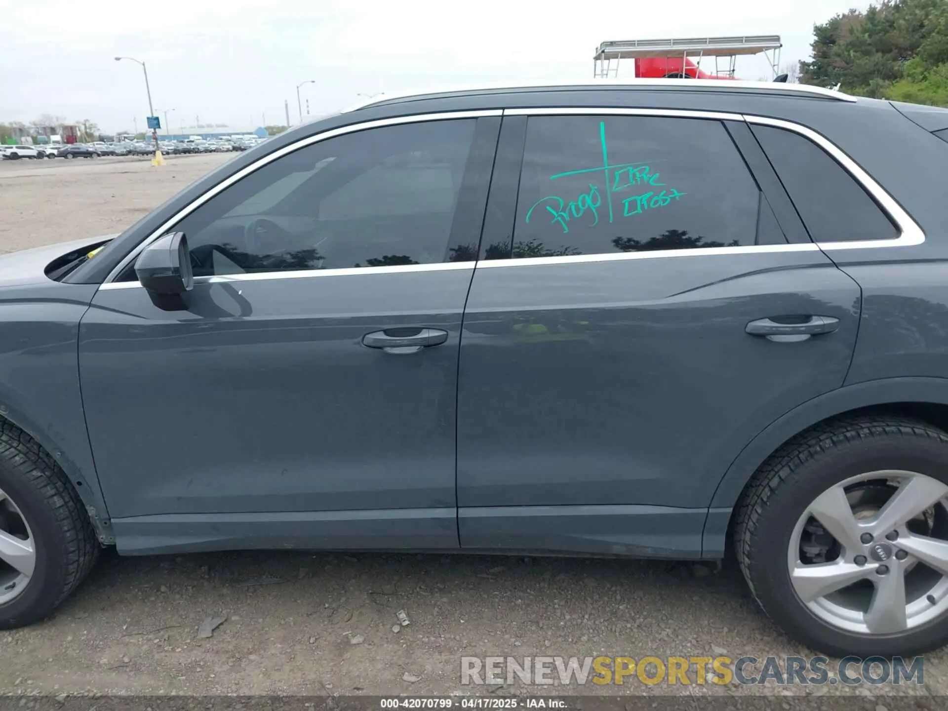 15 Фотография поврежденного автомобиля WA1AECF36L1083306 AUDI Q3 2020