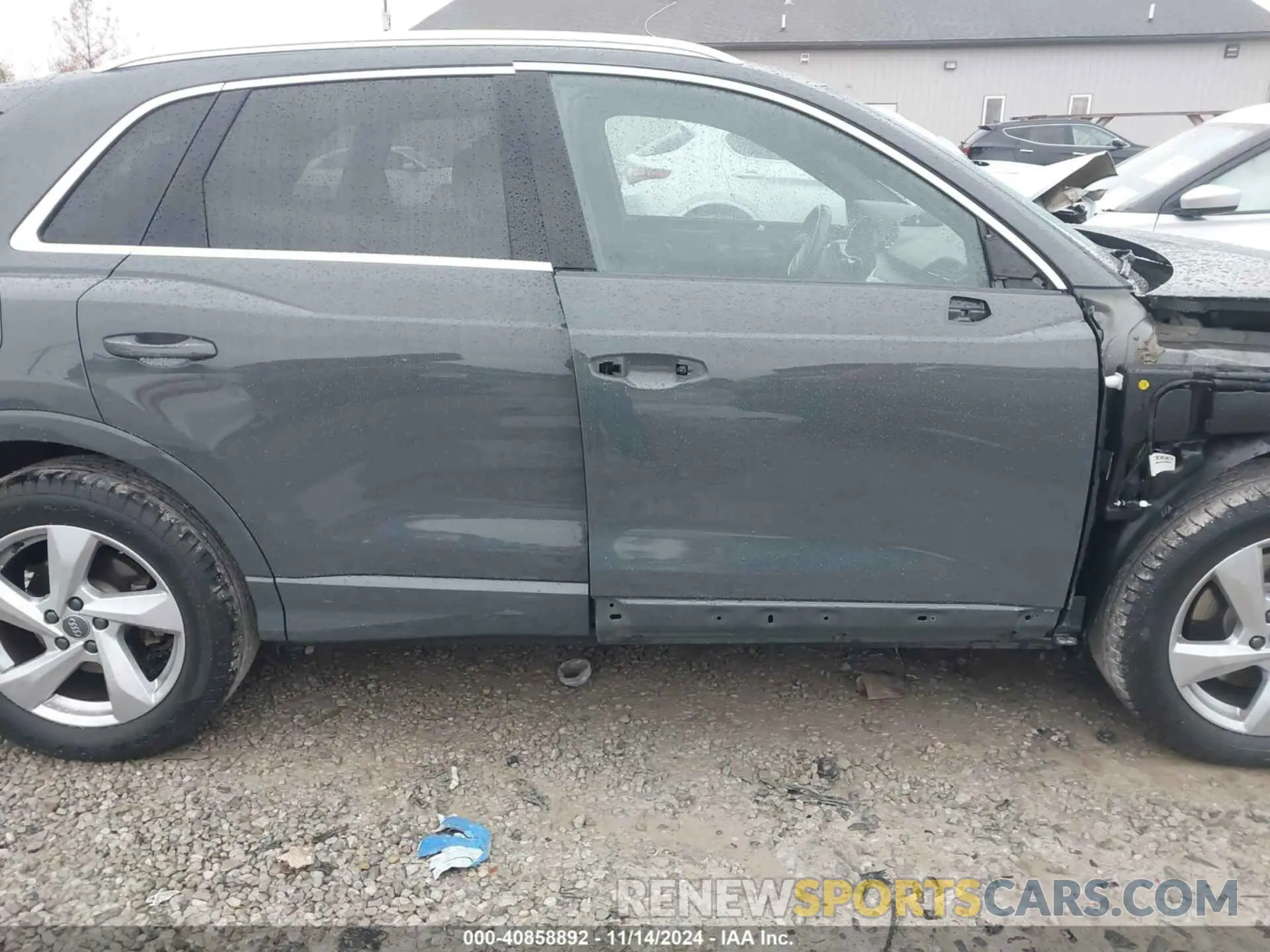 14 Photograph of a damaged car WA1AECF37L1011675 AUDI Q3 2020