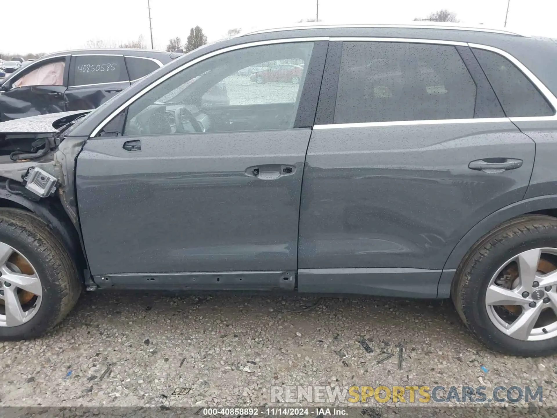 15 Photograph of a damaged car WA1AECF37L1011675 AUDI Q3 2020