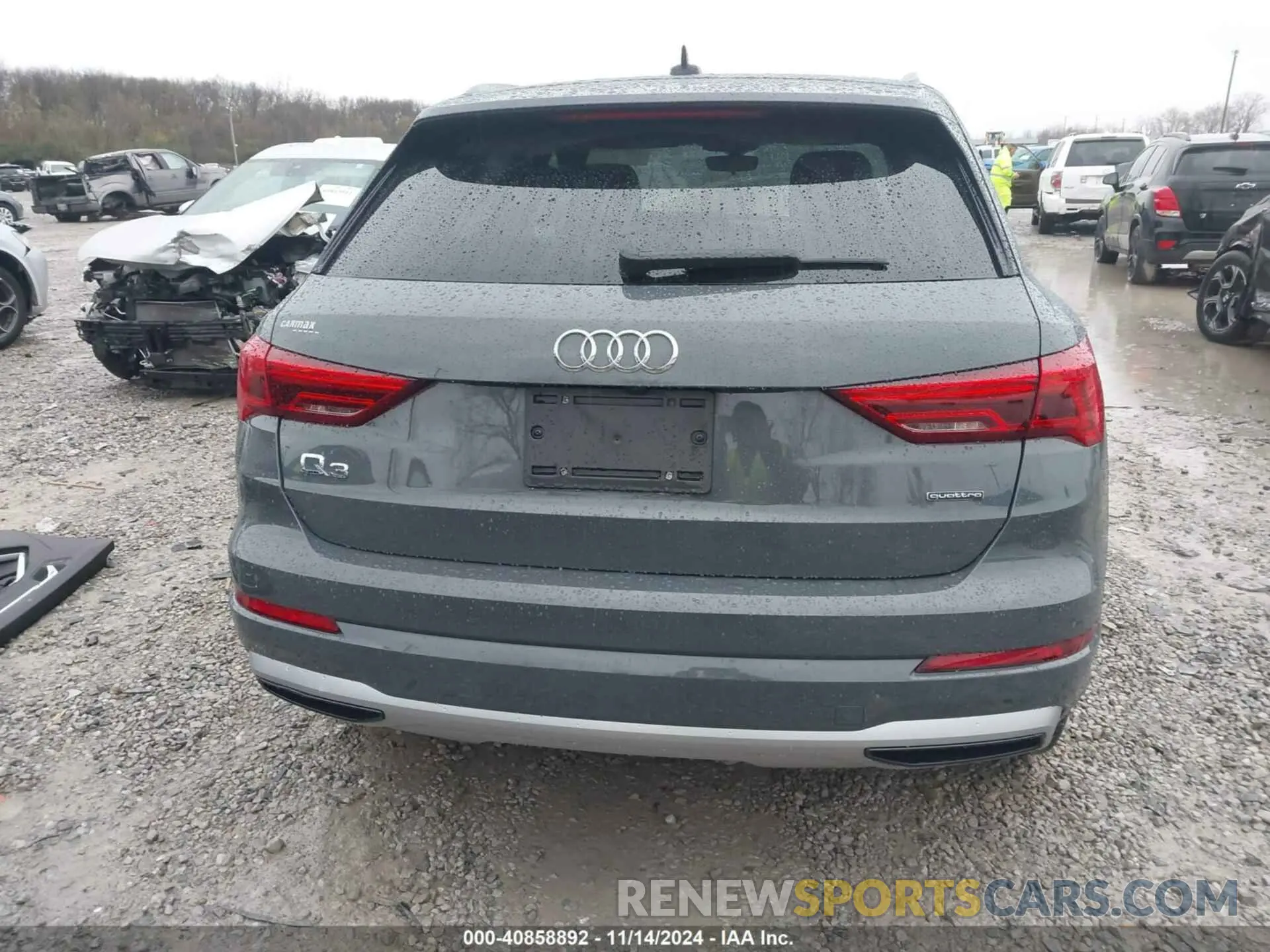 17 Photograph of a damaged car WA1AECF37L1011675 AUDI Q3 2020