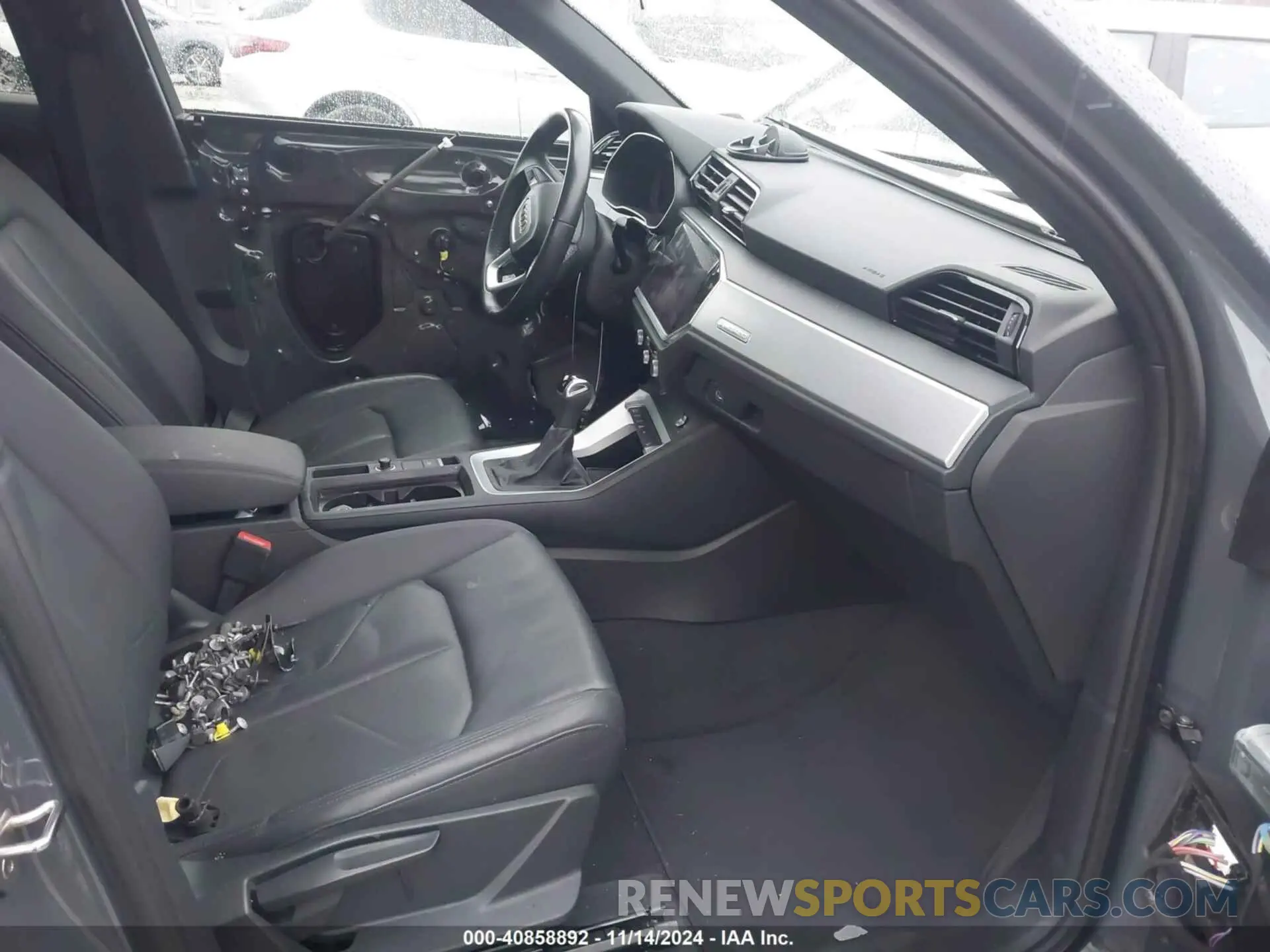 5 Photograph of a damaged car WA1AECF37L1011675 AUDI Q3 2020