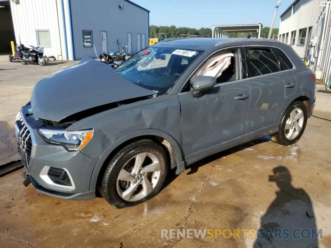 1 Photograph of a damaged car WA1AECF37L1043316 AUDI Q3 2020