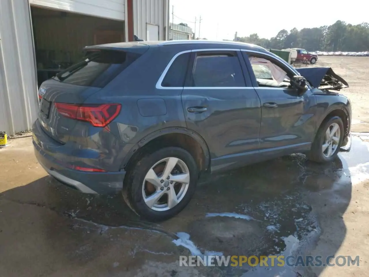 3 Photograph of a damaged car WA1AECF37L1043316 AUDI Q3 2020