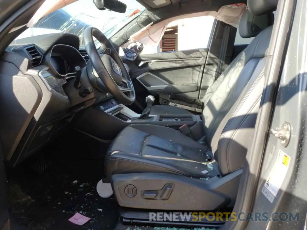 7 Photograph of a damaged car WA1AECF37L1043316 AUDI Q3 2020