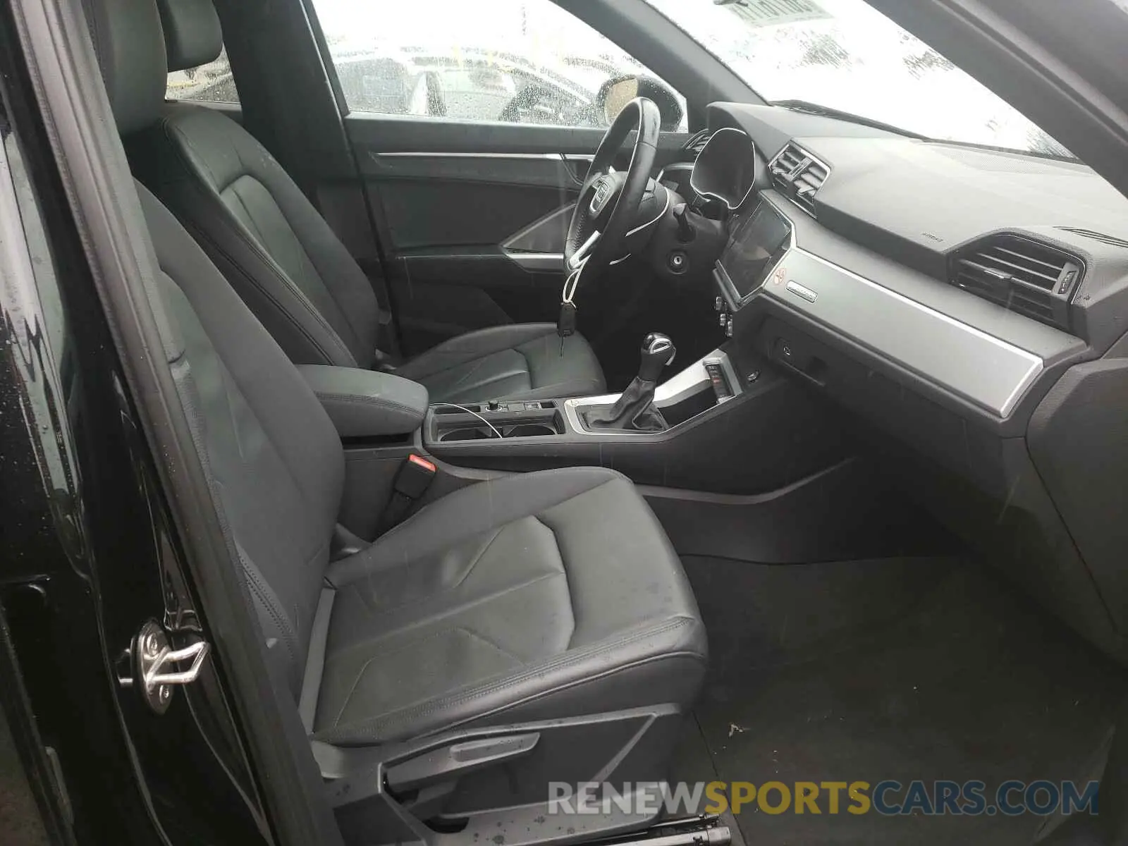 5 Photograph of a damaged car WA1AECF38L1026251 AUDI Q3 2020
