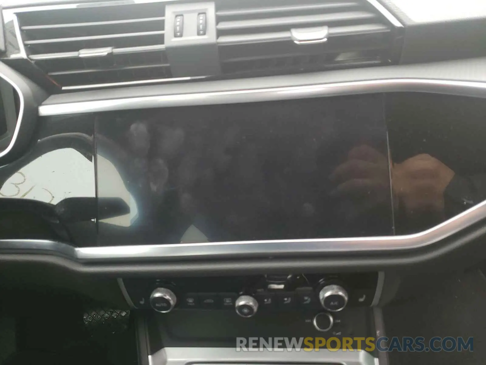 9 Photograph of a damaged car WA1AECF38L1026251 AUDI Q3 2020