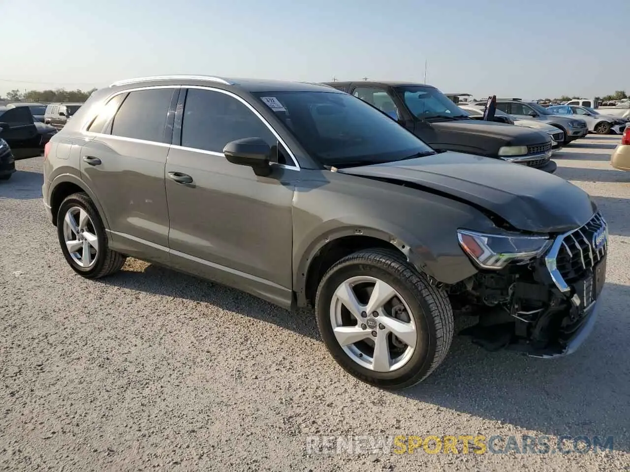 4 Фотография поврежденного автомобиля WA1BECF31L1050685 AUDI Q3 2020