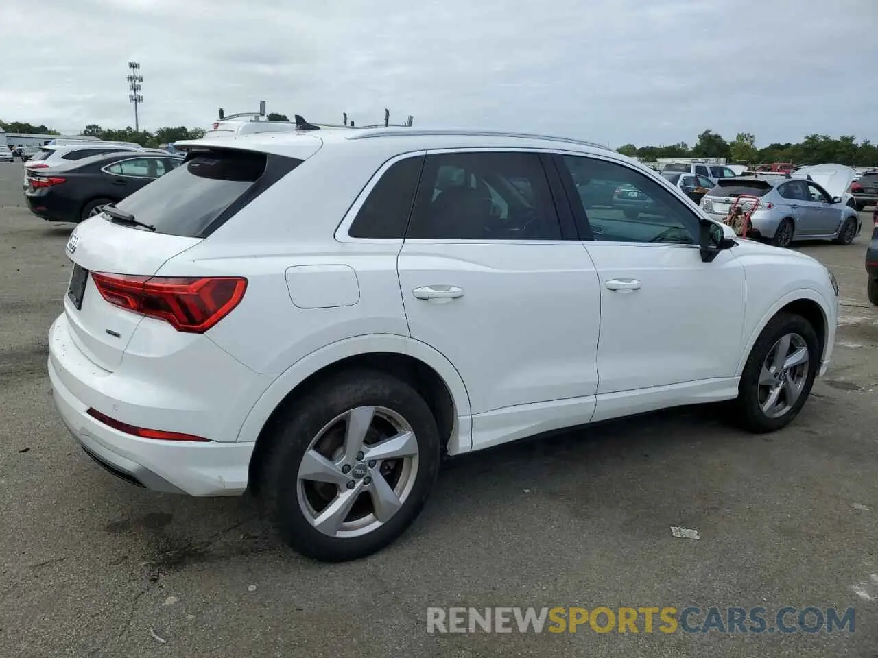 3 Photograph of a damaged car WA1BECF32L1104270 AUDI Q3 2020