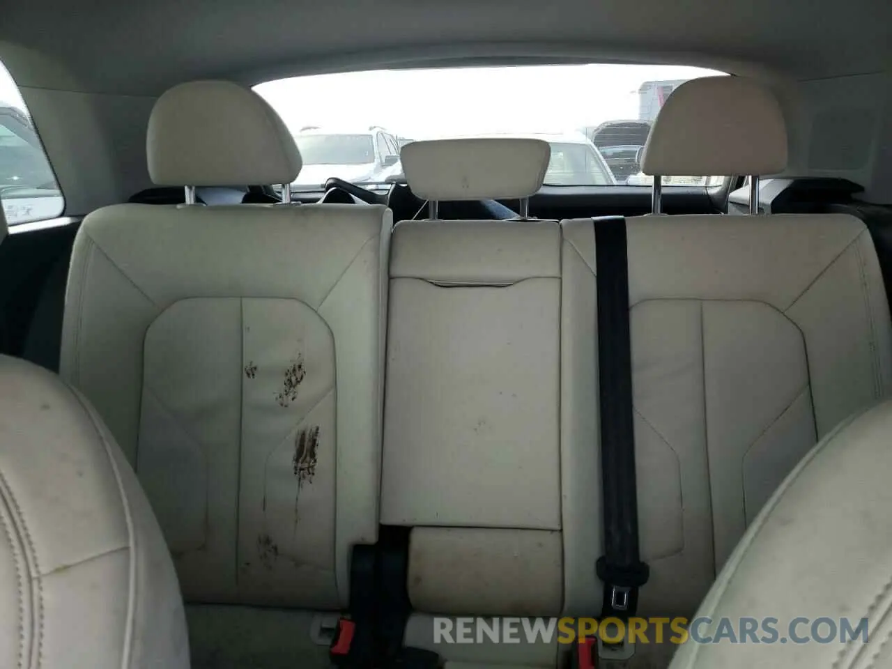10 Photograph of a damaged car WA1BECF34L1027871 AUDI Q3 2020