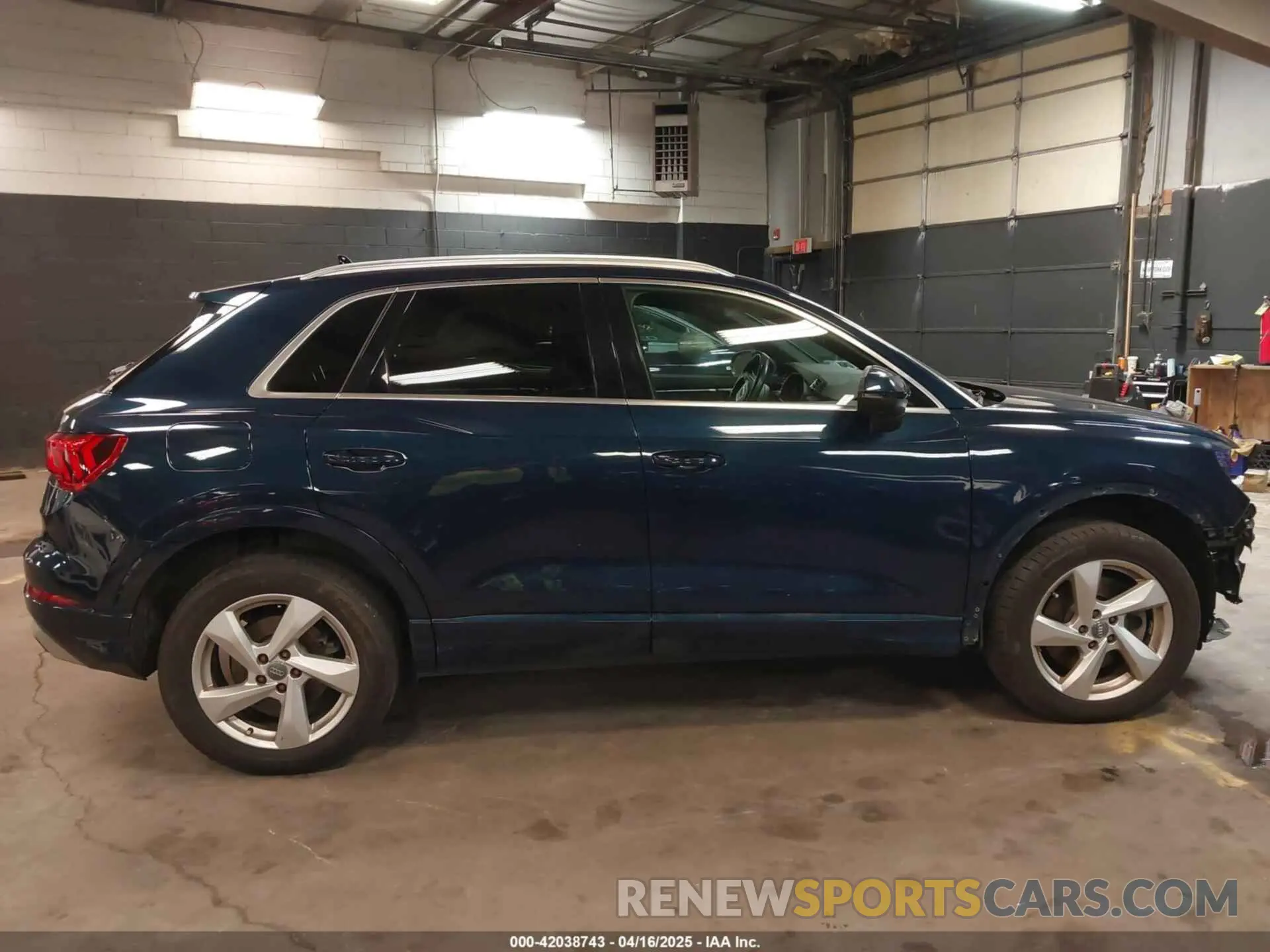 14 Фотография поврежденного автомобиля WA1BECF38L1015237 AUDI Q3 2020