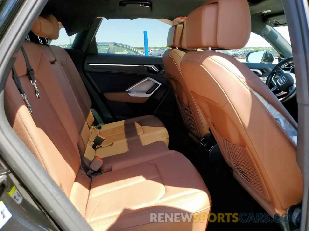 11 Photograph of a damaged car WA1DECF30L1100906 AUDI Q3 2020
