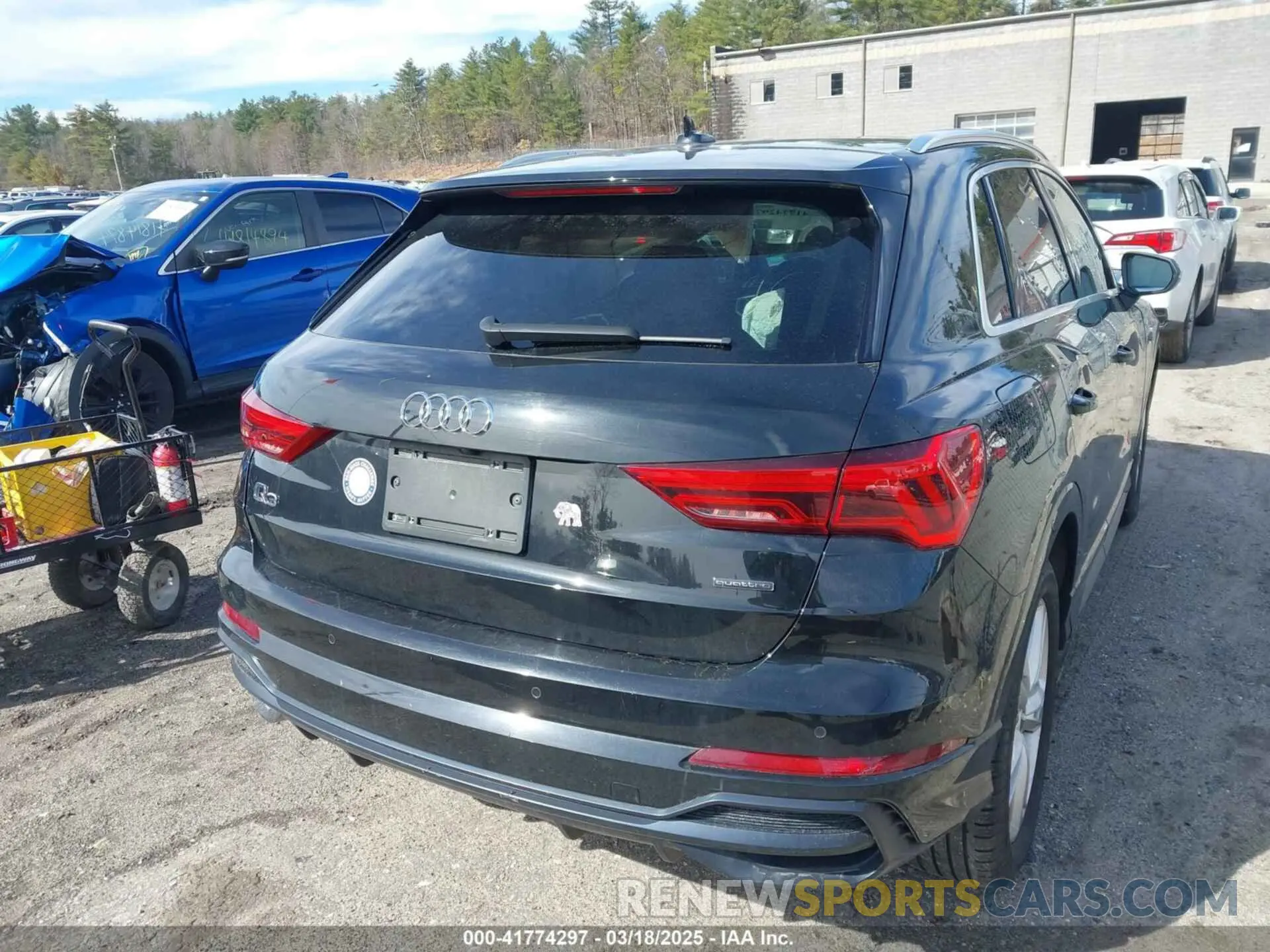 16 Photograph of a damaged car WA1DECF31L1030946 AUDI Q3 2020