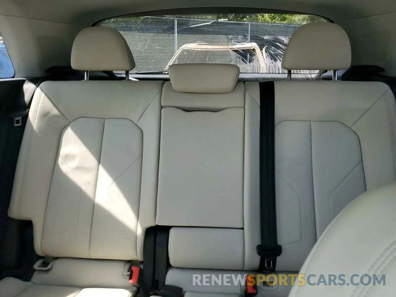 10 Photograph of a damaged car WA1DECF31L1124874 AUDI Q3 2020