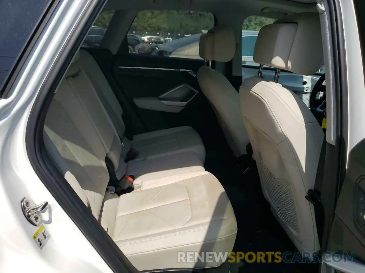 11 Photograph of a damaged car WA1DECF31L1124874 AUDI Q3 2020