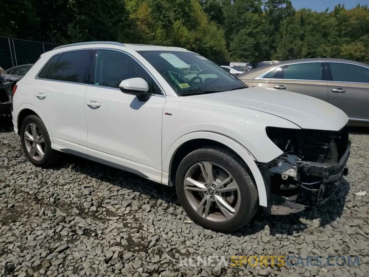 4 Photograph of a damaged car WA1DECF31L1124874 AUDI Q3 2020