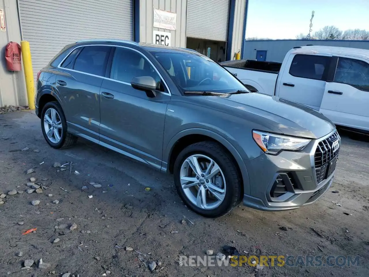 4 Photograph of a damaged car WA1DECF32L1018403 AUDI Q3 2020