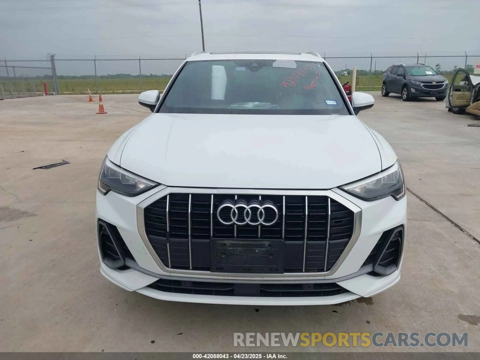 12 Фотография поврежденного автомобиля WA1DECF35L1054165 AUDI Q3 2020