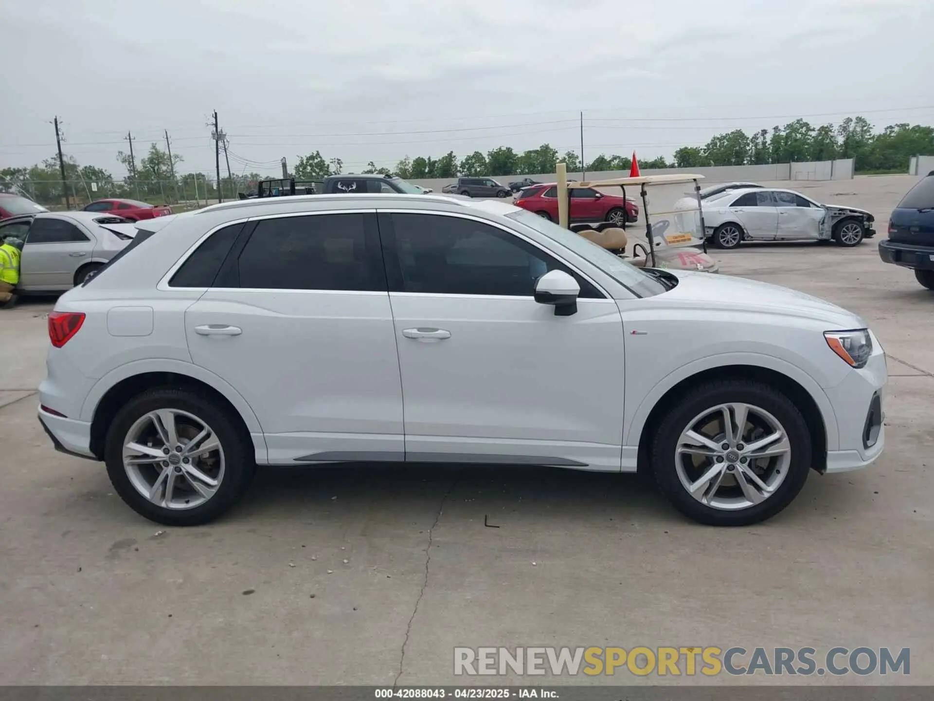13 Фотография поврежденного автомобиля WA1DECF35L1054165 AUDI Q3 2020