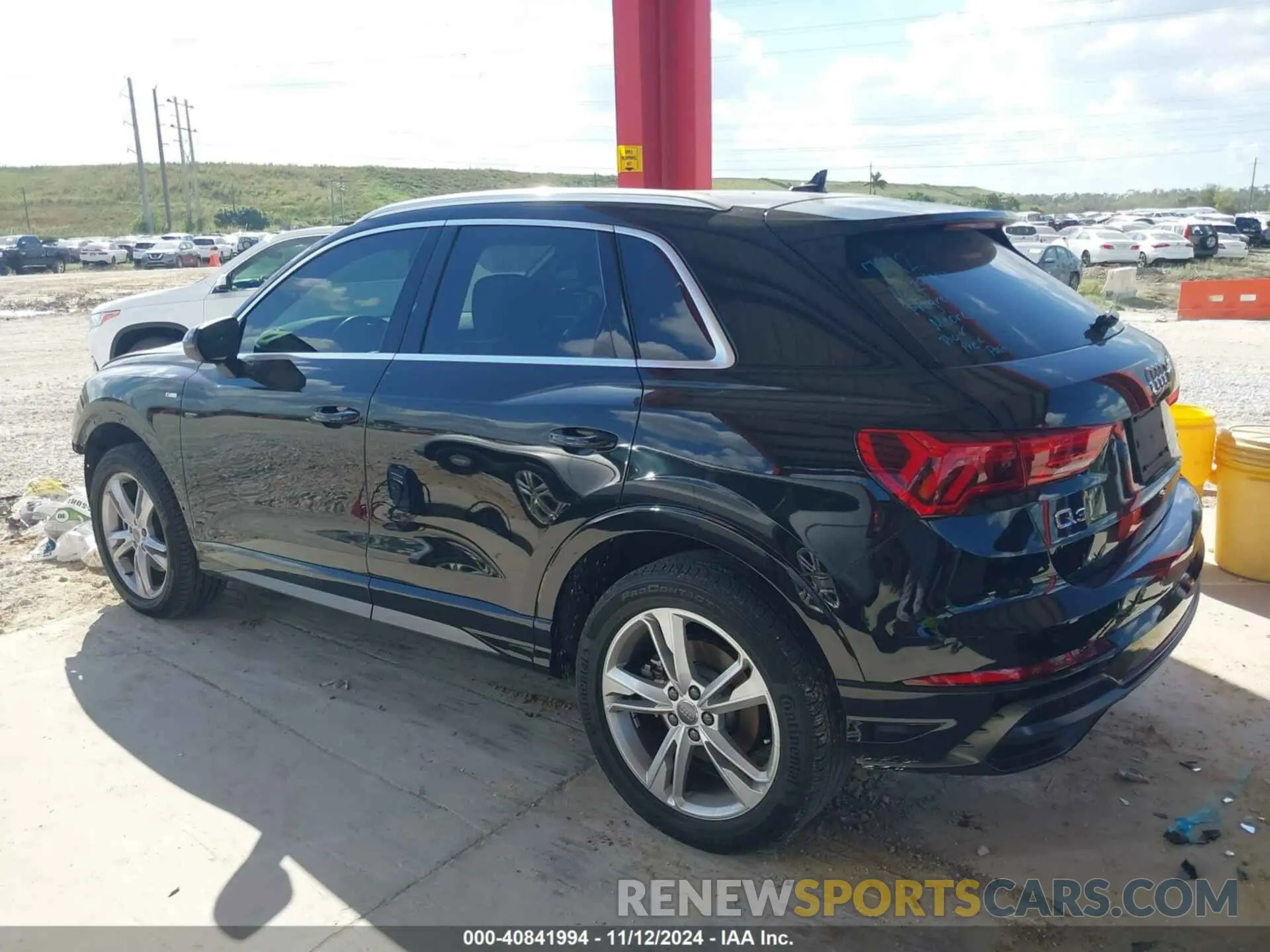 15 Photograph of a damaged car WA1DECF38L1023458 AUDI Q3 2020