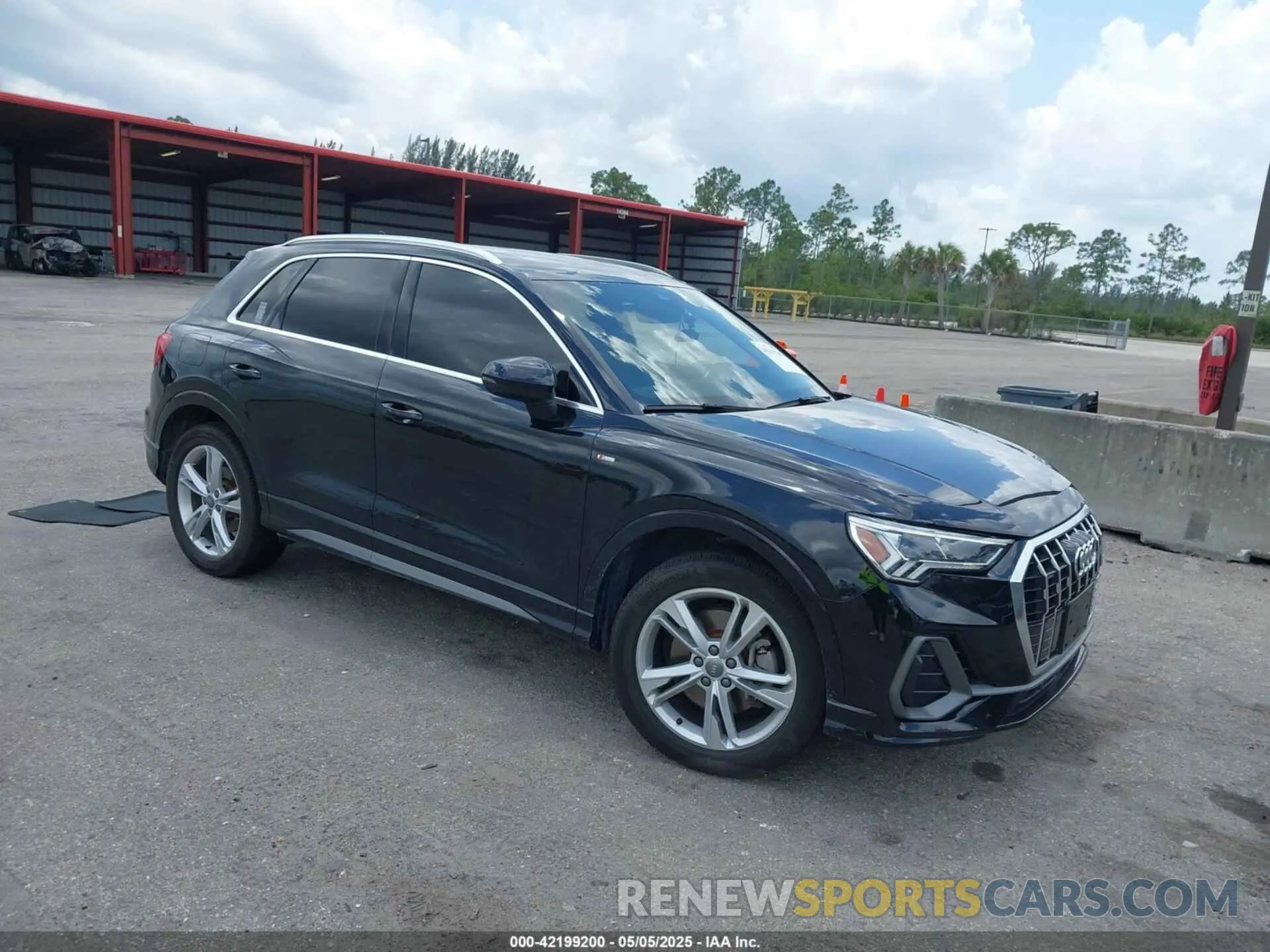 1 Фотография поврежденного автомобиля WA1EECF33L1052774 AUDI Q3 2020