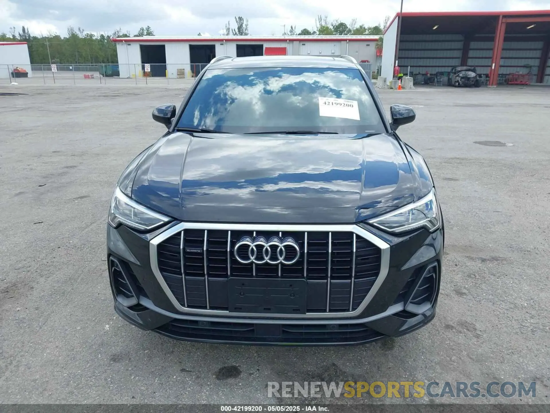 12 Фотография поврежденного автомобиля WA1EECF33L1052774 AUDI Q3 2020