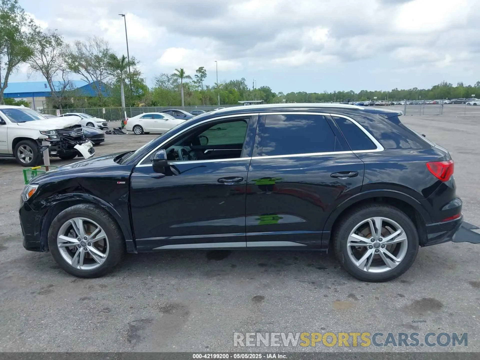14 Фотография поврежденного автомобиля WA1EECF33L1052774 AUDI Q3 2020