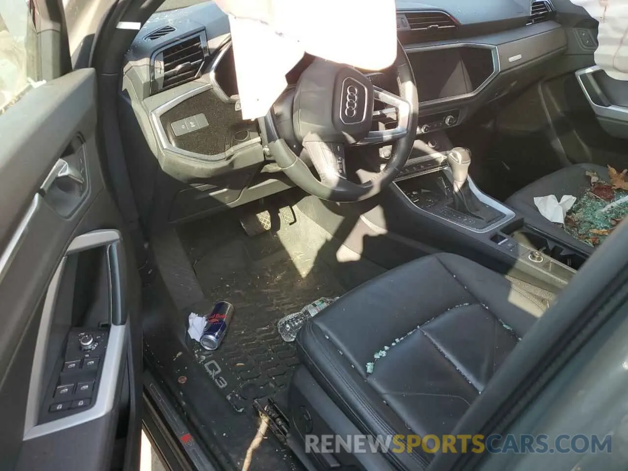8 Photograph of a damaged car WA1EECF33L1061488 AUDI Q3 2020