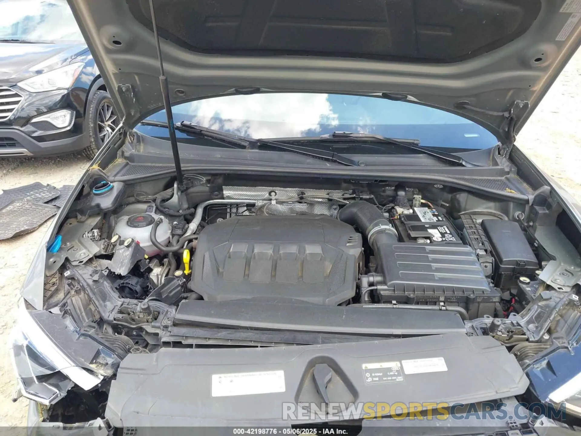 10 Photograph of a damaged car WA1EECF34L1030072 AUDI Q3 2020