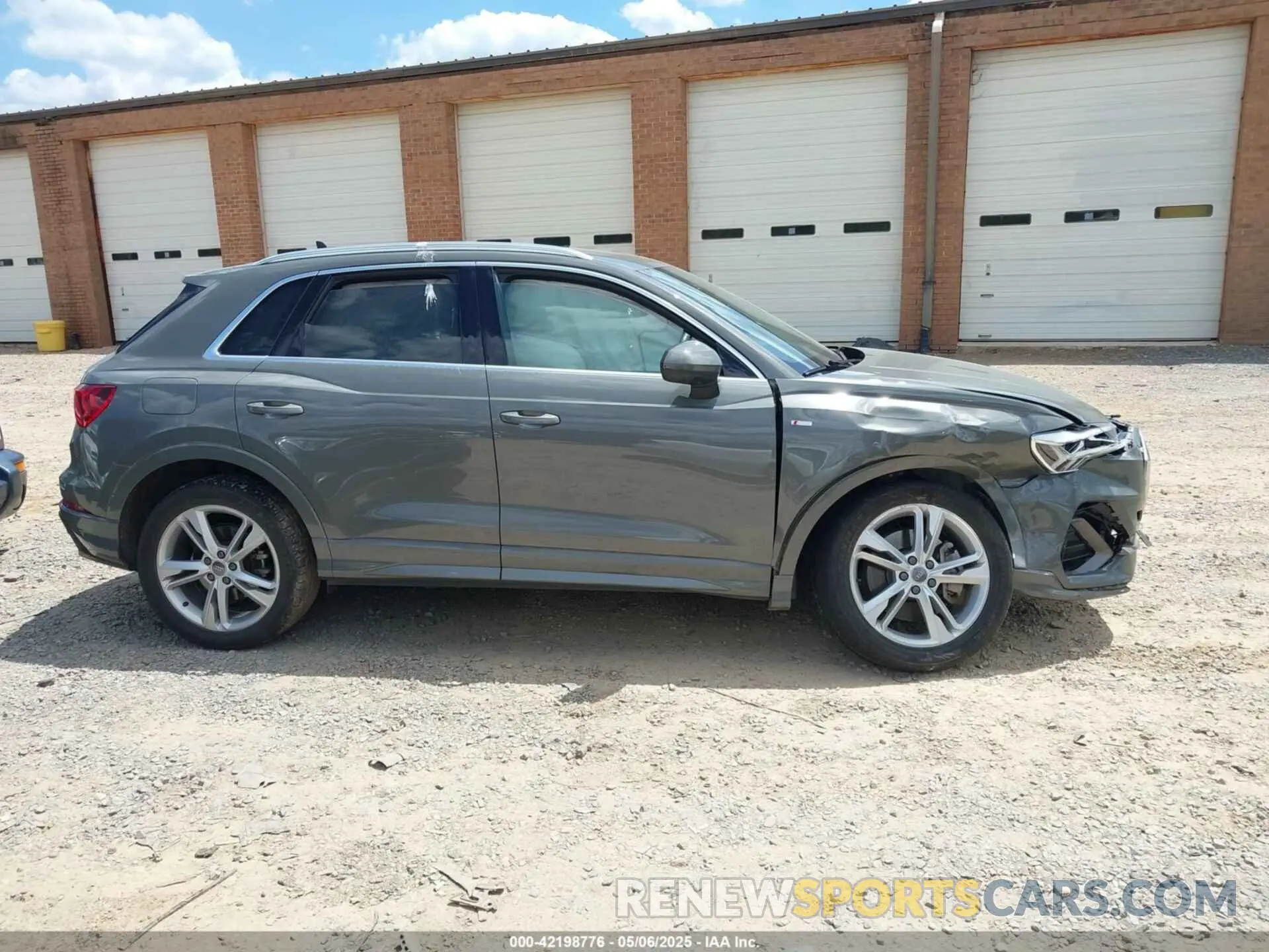 13 Photograph of a damaged car WA1EECF34L1030072 AUDI Q3 2020