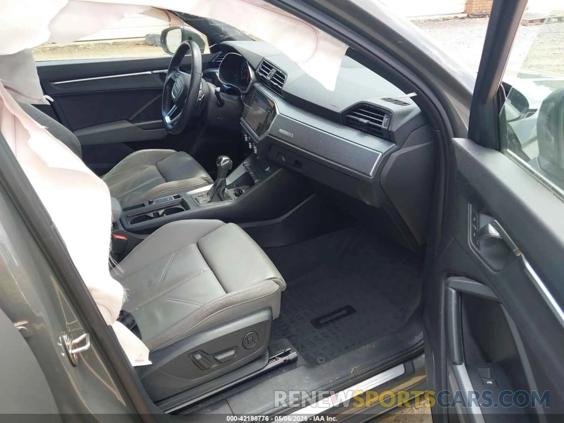 5 Photograph of a damaged car WA1EECF34L1030072 AUDI Q3 2020