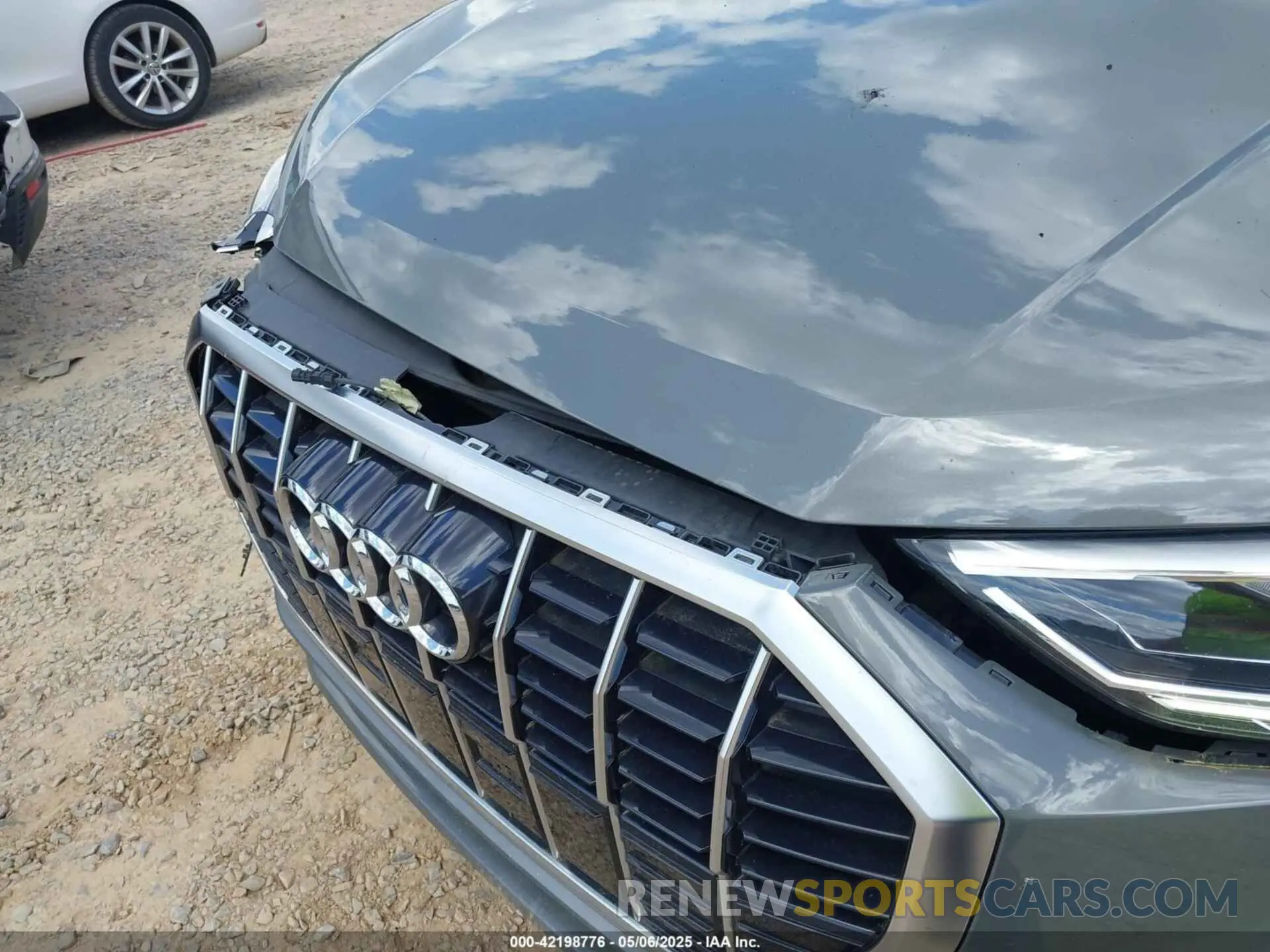 6 Photograph of a damaged car WA1EECF34L1030072 AUDI Q3 2020