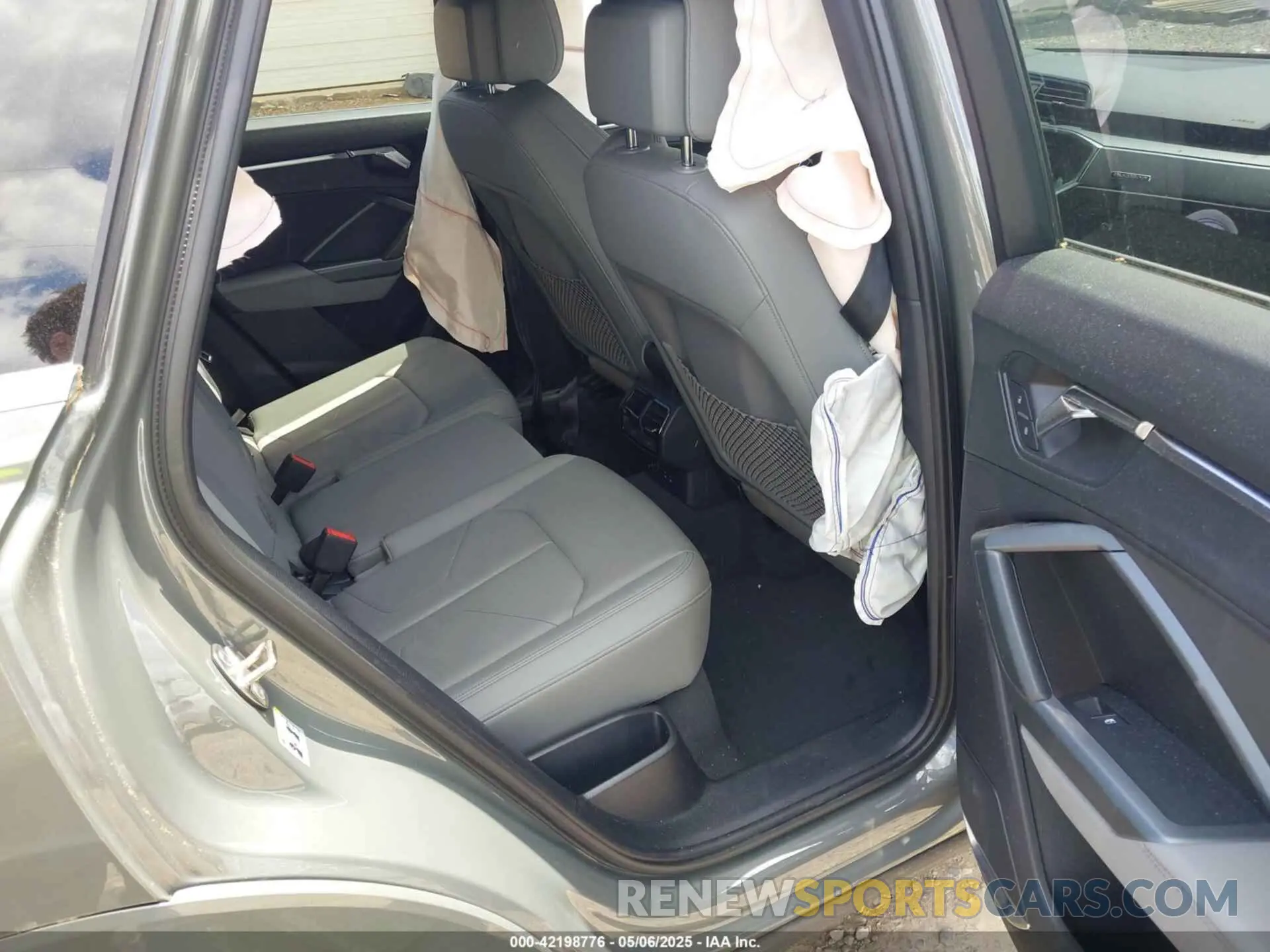 8 Photograph of a damaged car WA1EECF34L1030072 AUDI Q3 2020