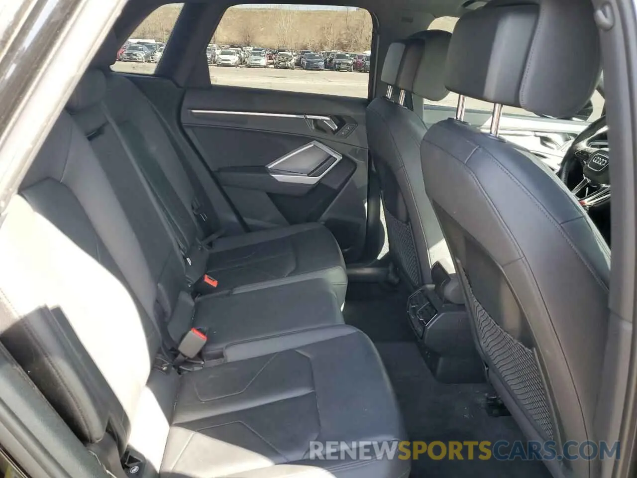 11 Photograph of a damaged car WA1EECF36L1040120 AUDI Q3 2020