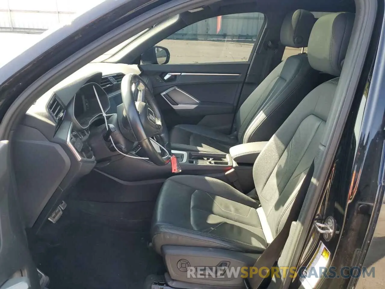 7 Photograph of a damaged car WA1EECF36L1040120 AUDI Q3 2020