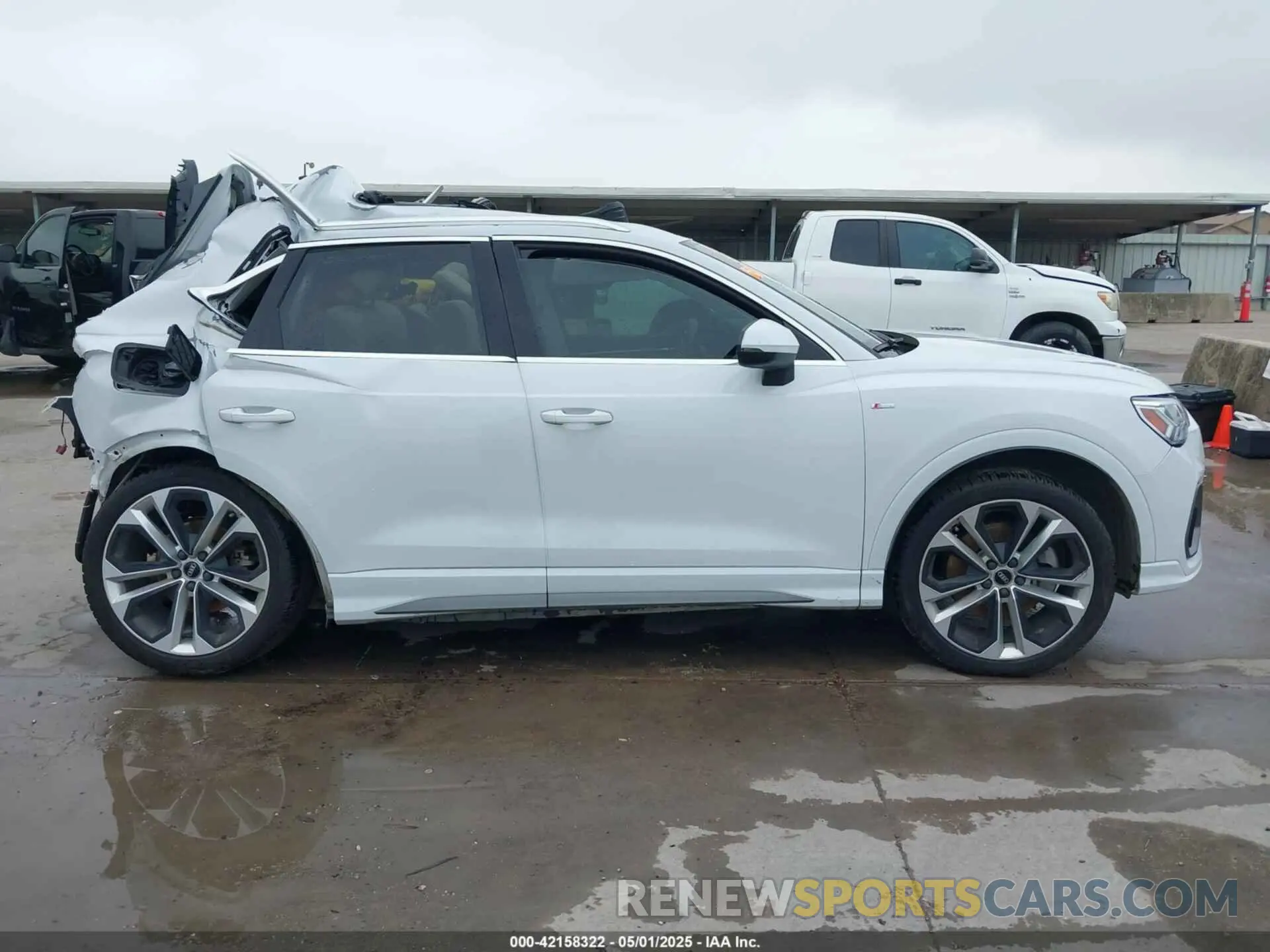 12 Фотография поврежденного автомобиля WA1EECF37L1078293 AUDI Q3 2020