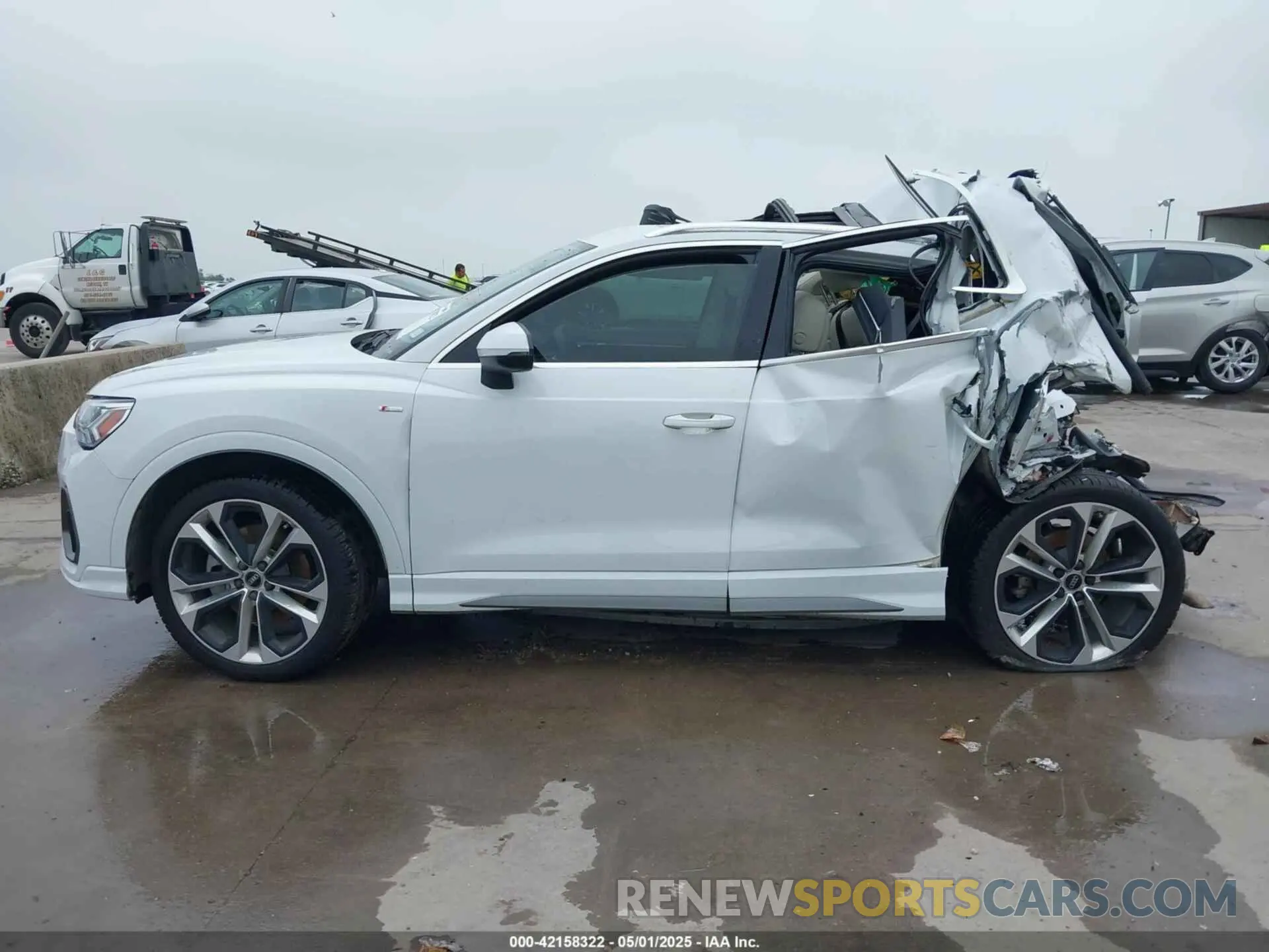 13 Фотография поврежденного автомобиля WA1EECF37L1078293 AUDI Q3 2020