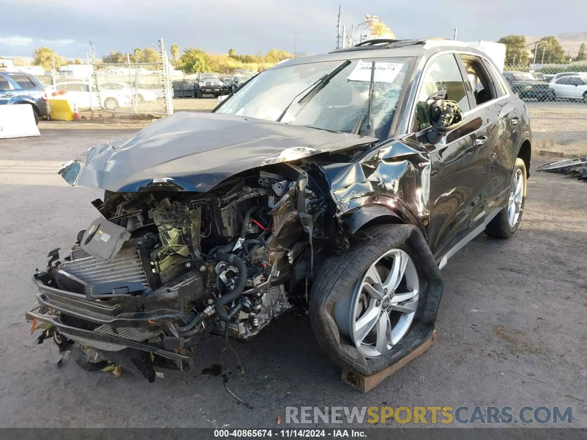 6 Photograph of a damaged car WA1EECF38L1036764 AUDI Q3 2020
