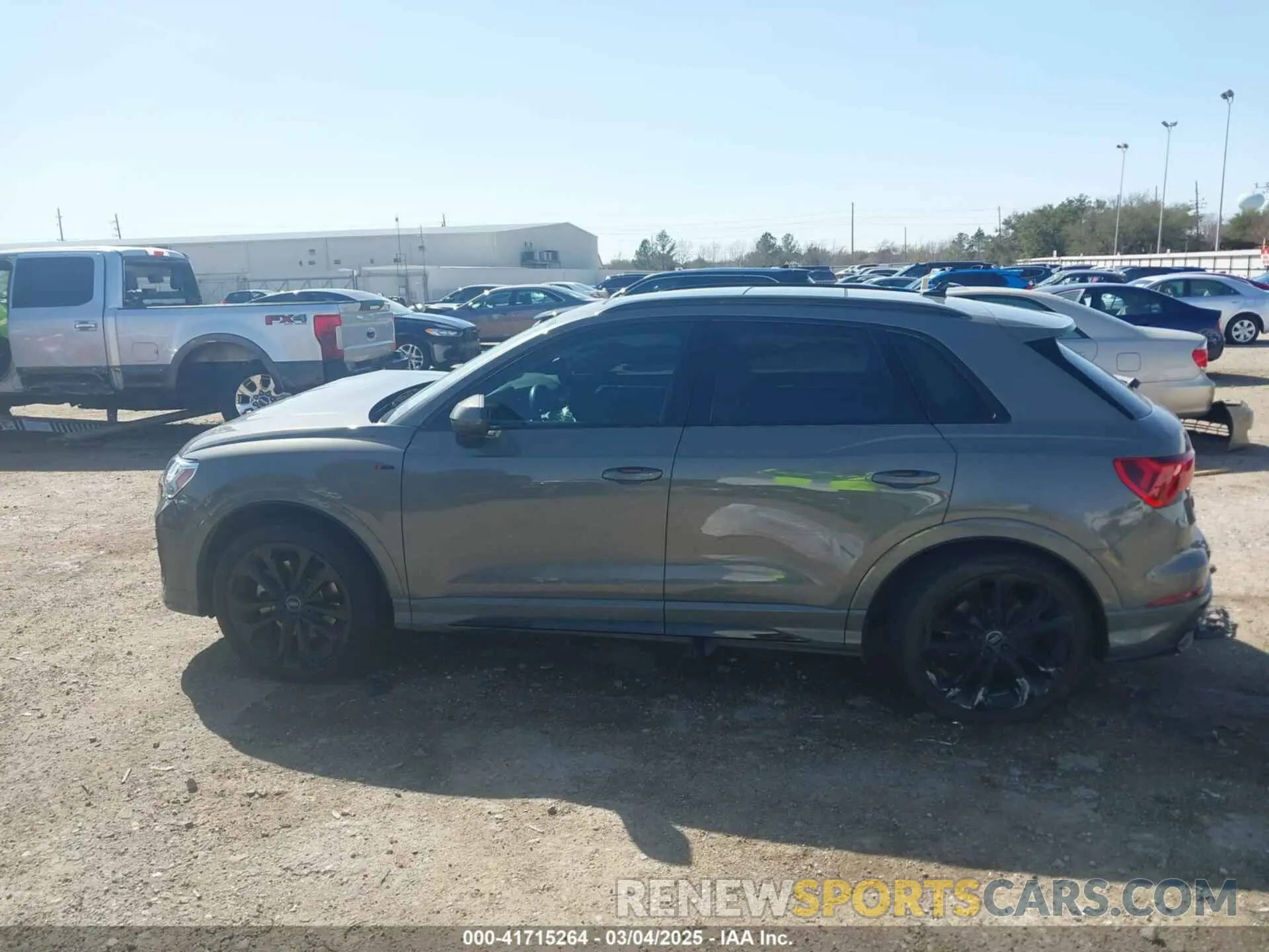 14 Фотография поврежденного автомобиля WA1EECF38L1089559 AUDI Q3 2020