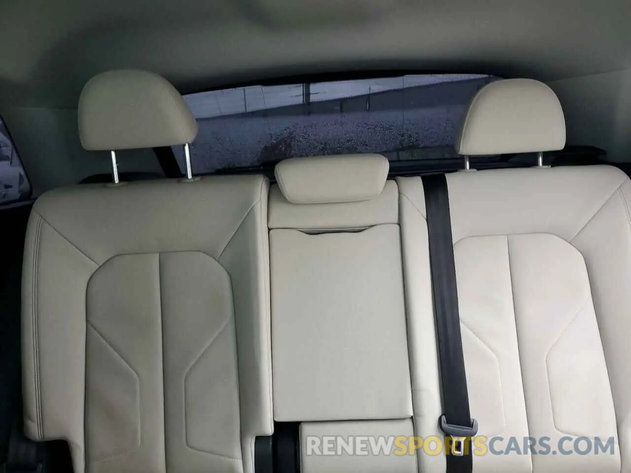 10 Photograph of a damaged car WA1EECF38L1103850 AUDI Q3 2020