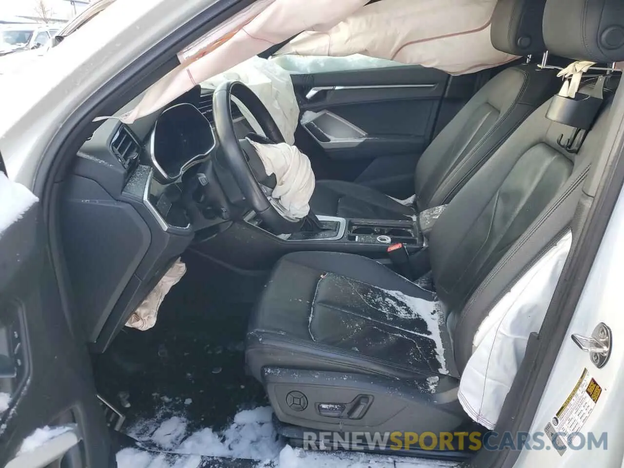 7 Photograph of a damaged car WA1FECF37L1033164 AUDI Q3 2020