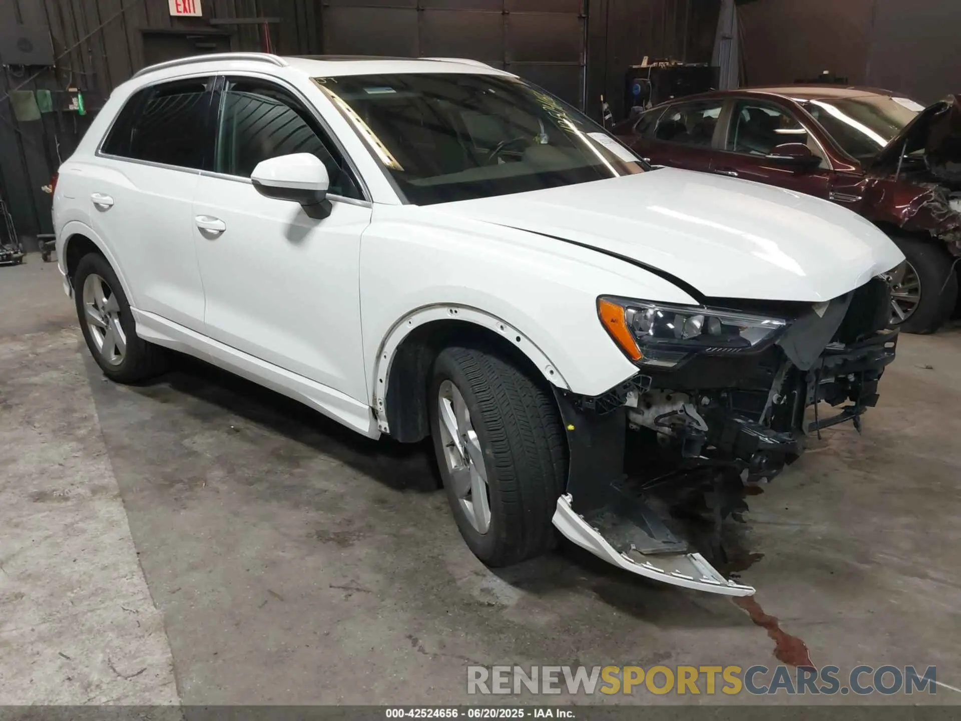 1 Photograph of a damaged car WA1AUCF31M1095965 AUDI Q3 2021