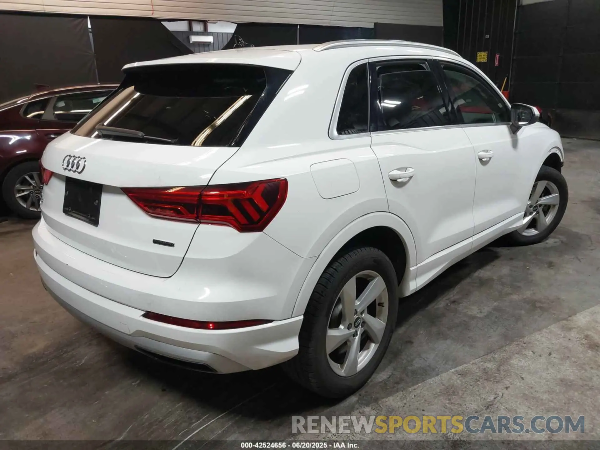 4 Photograph of a damaged car WA1AUCF31M1095965 AUDI Q3 2021