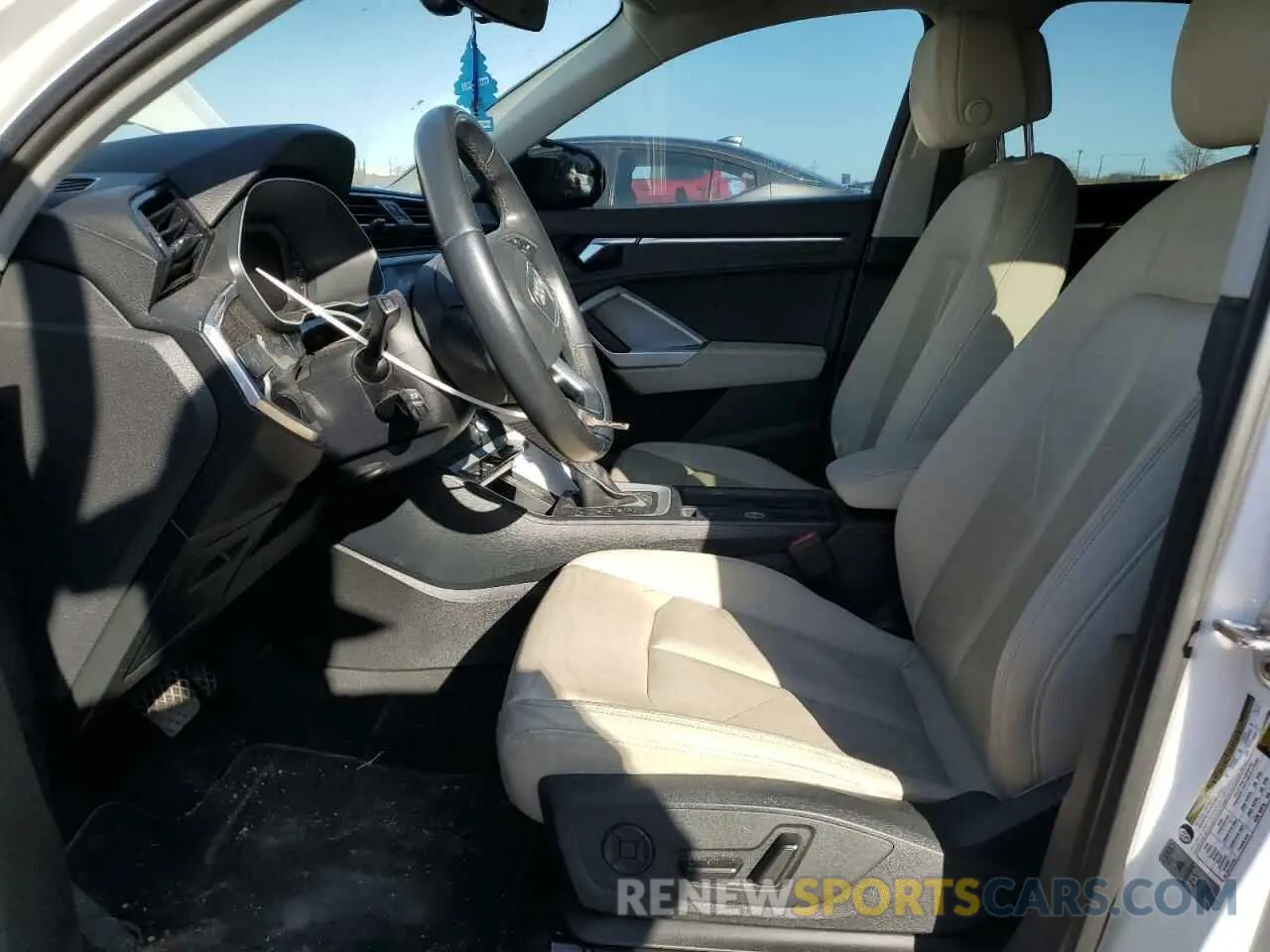 7 Photograph of a damaged car WA1AUCF32M1067589 AUDI Q3 2021