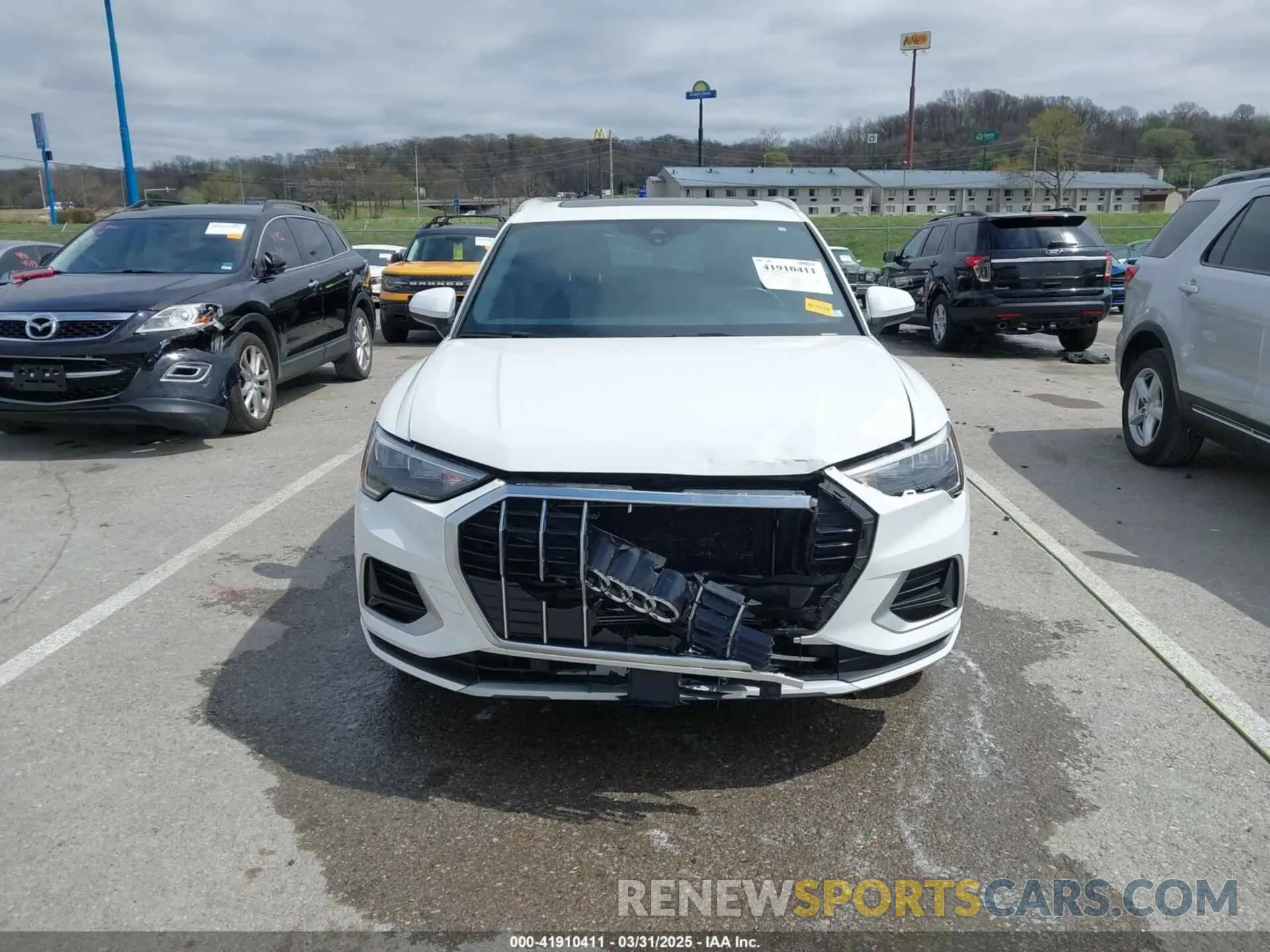 13 Photograph of a damaged car WA1AUCF33M1096437 AUDI Q3 2021