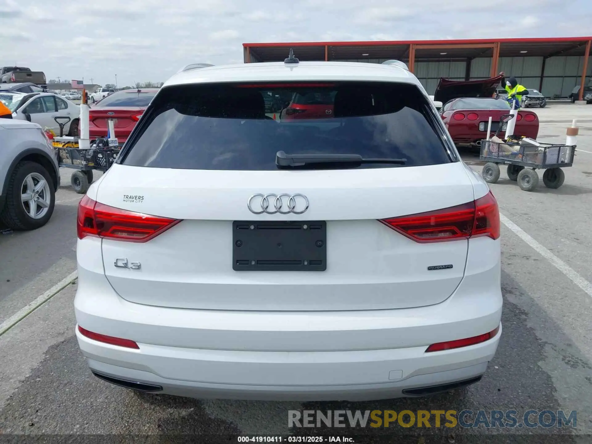 17 Photograph of a damaged car WA1AUCF33M1096437 AUDI Q3 2021